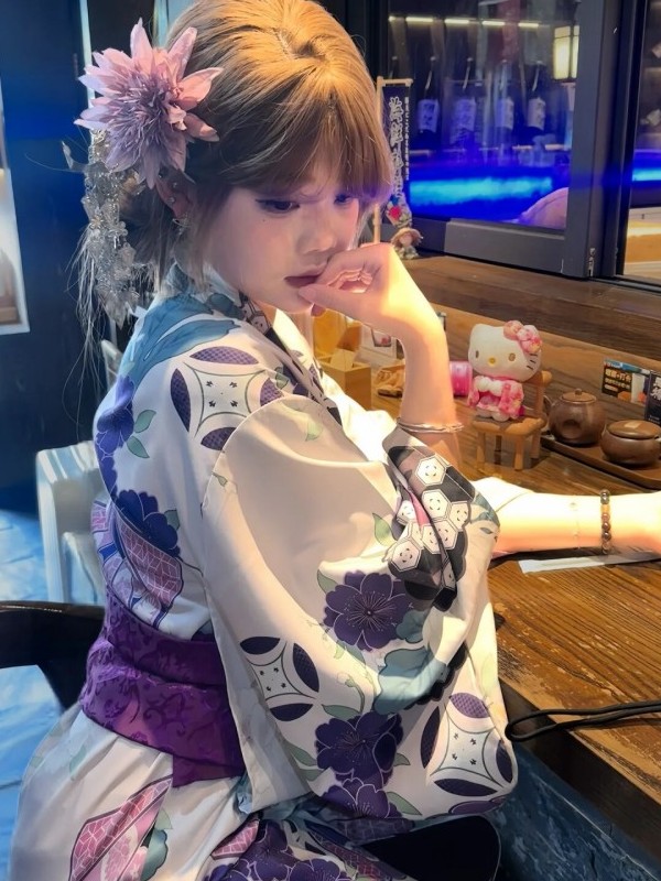 Traditional Purple Kimono Bath - огляд і ціна Japanese Women Formal Wear